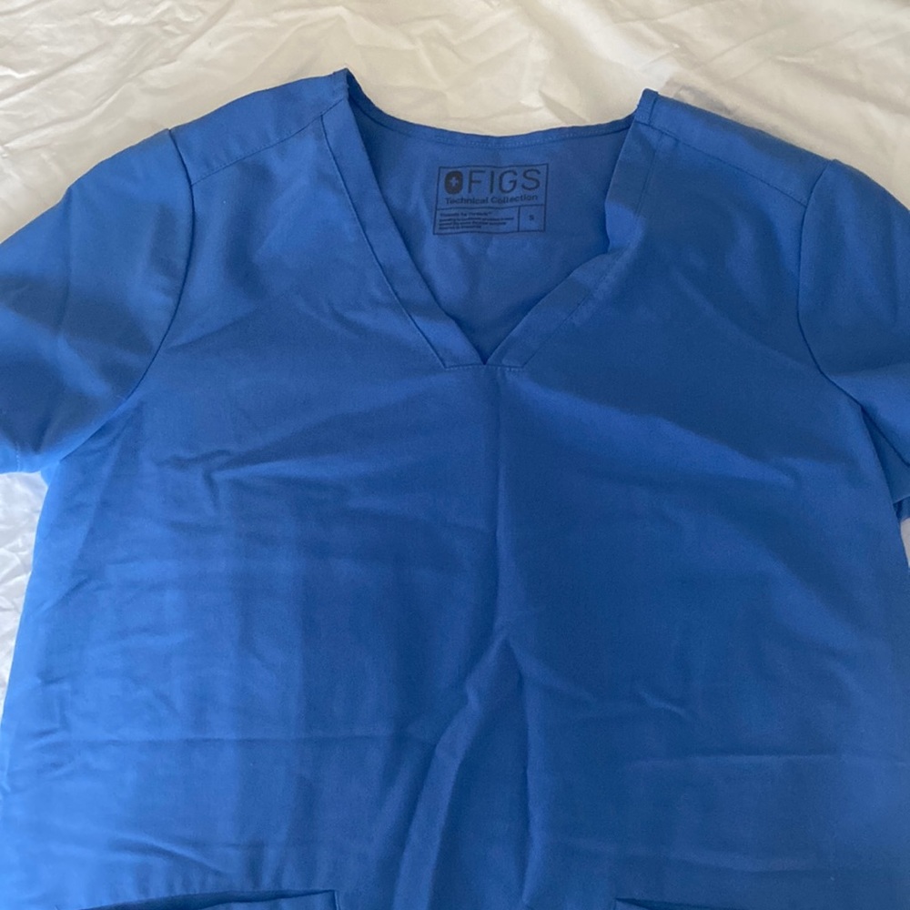 Figs Ceil Blue Three Pocket Scrub Top